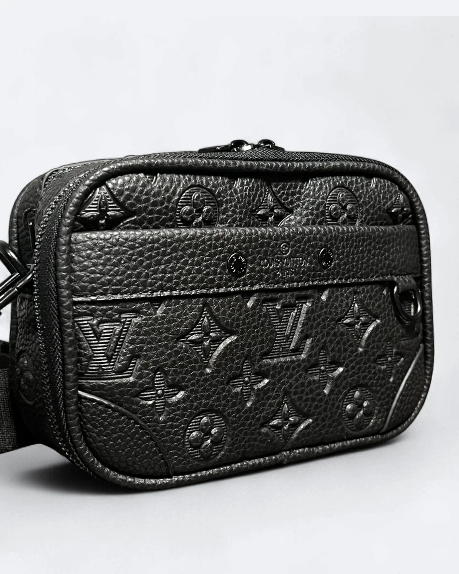 LVTN – Crossbody kabelka Alpha z embosované kůže – černá