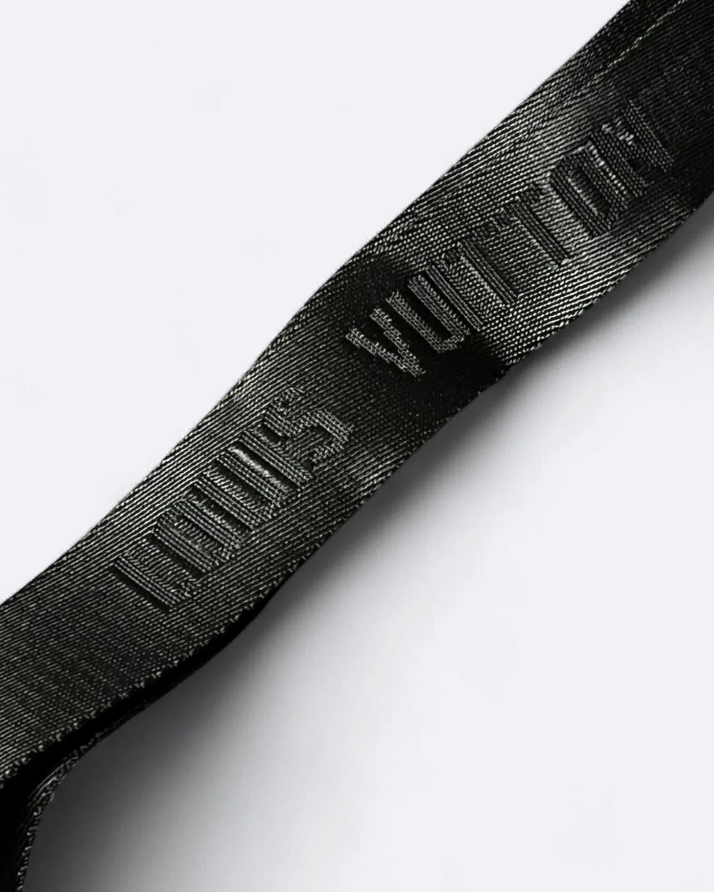 LVTN – Crossbody kabelka Alpha z embosované kůže – černá