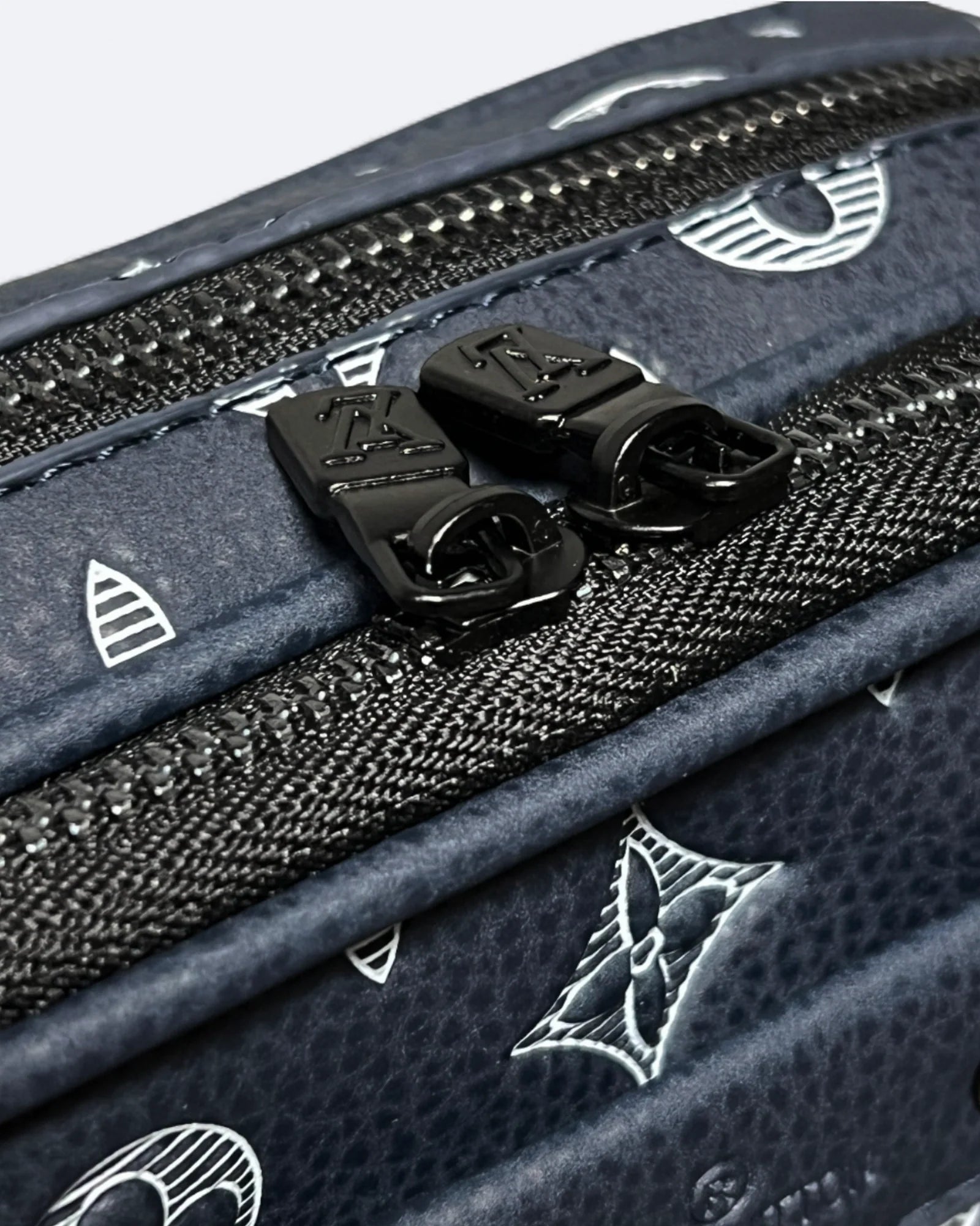 LVTN – crossbody taška Alpha – tmavě modrá/bílá