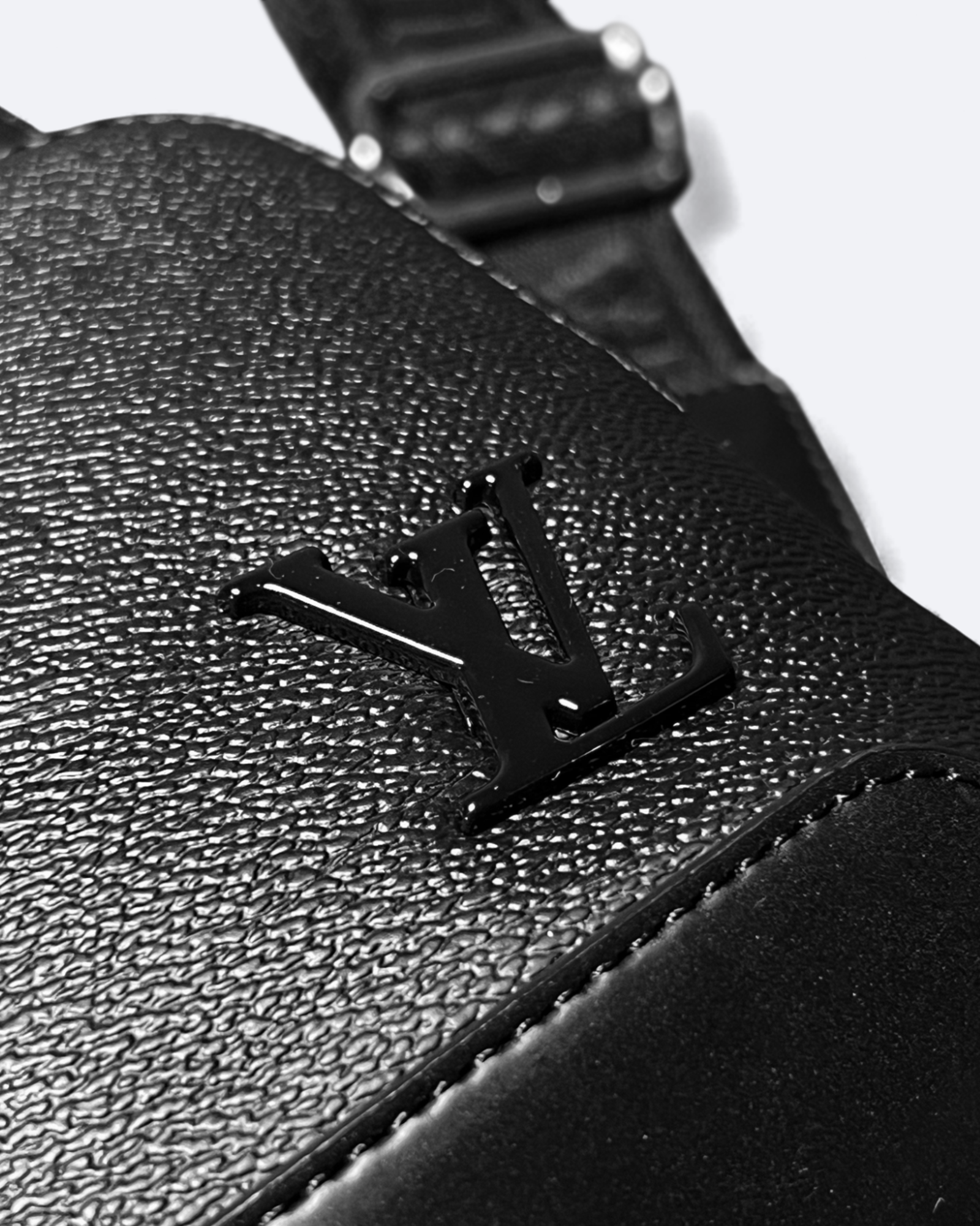 LVTN – Crossbody kabelka Avenue – černá
