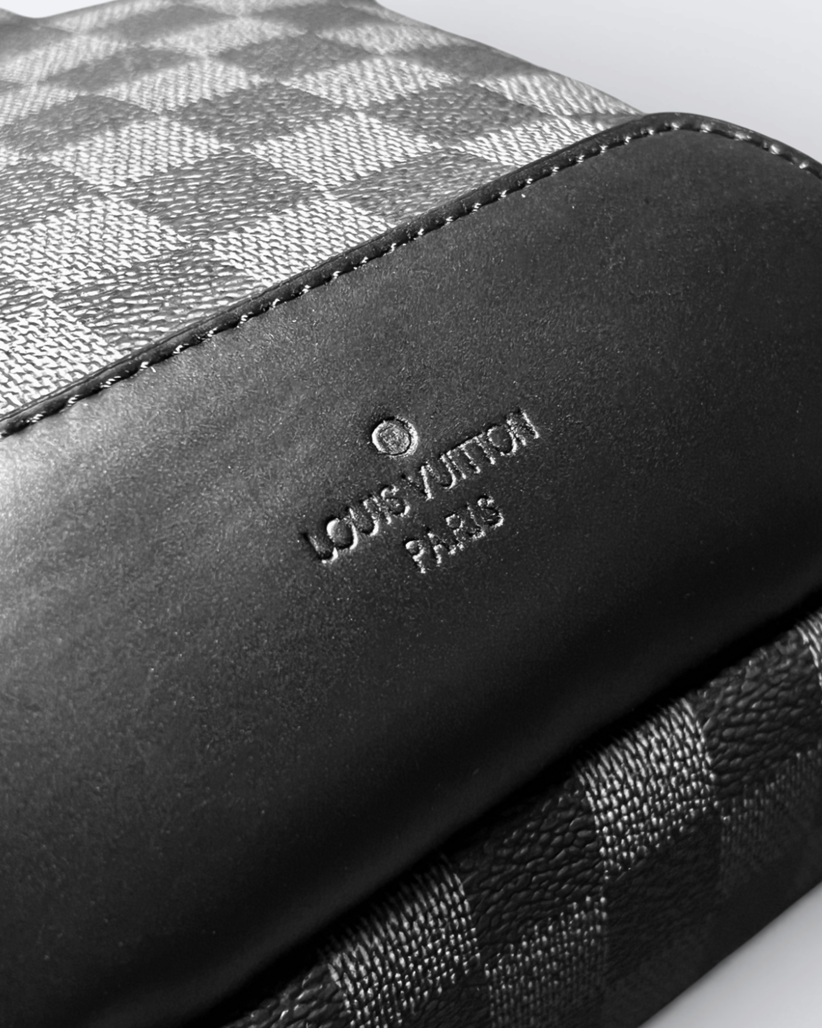 LVTN – Crossbody kabelka Damier Avenue – černá