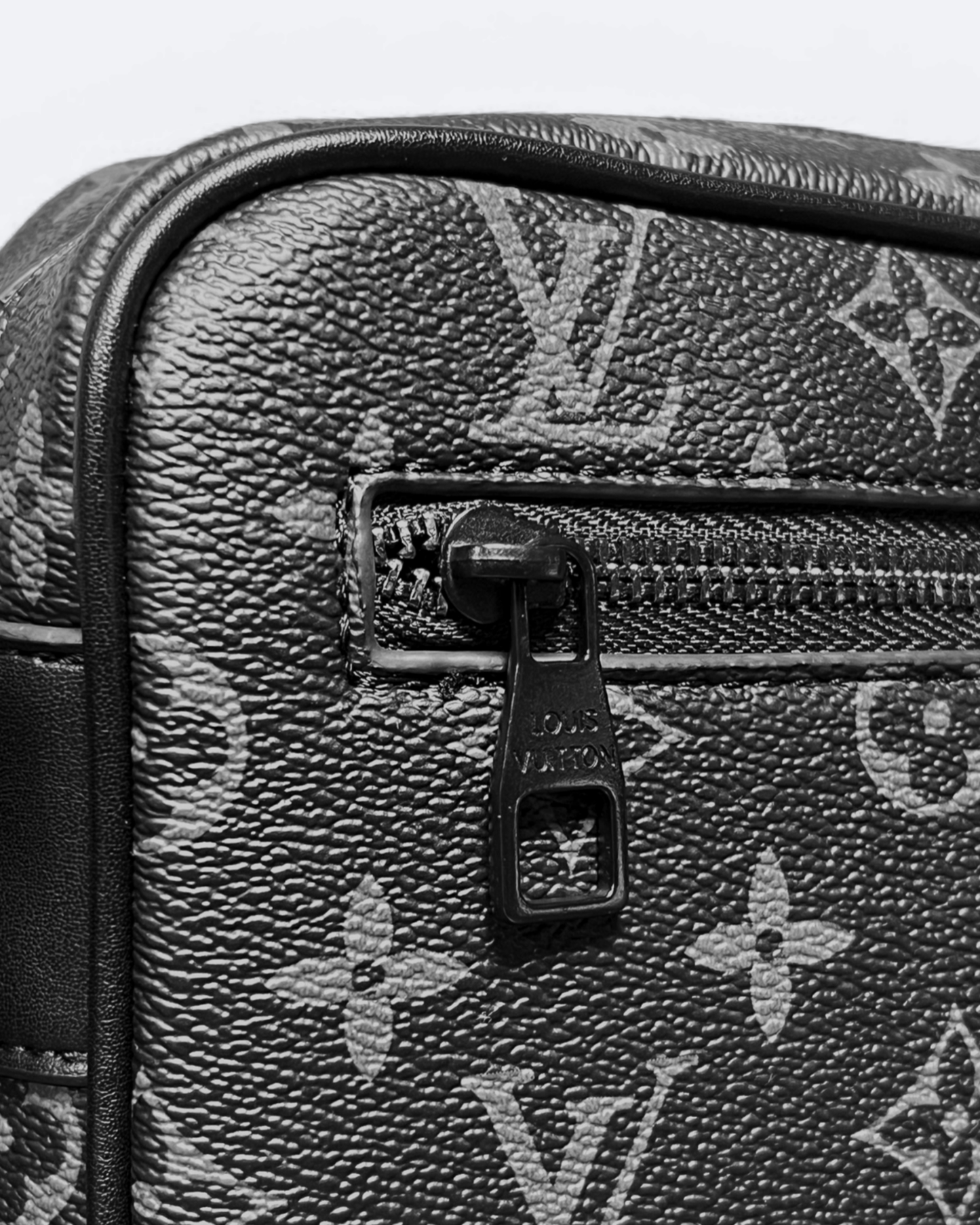 LVTN – Crossbody kabelka se vzorem zipu – černá