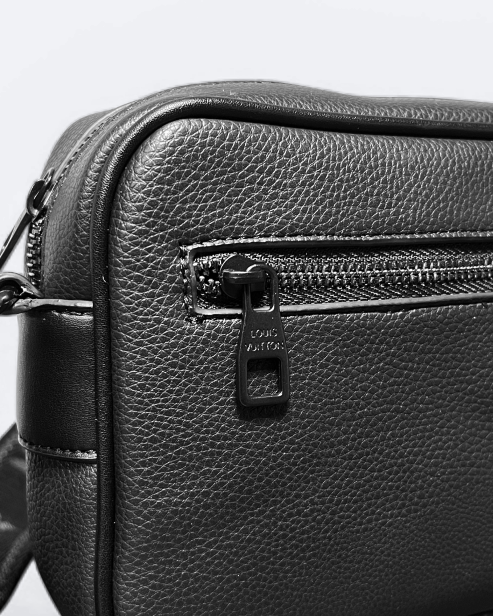 LVTN – Kožená crossbody kabelka na zip – černá
