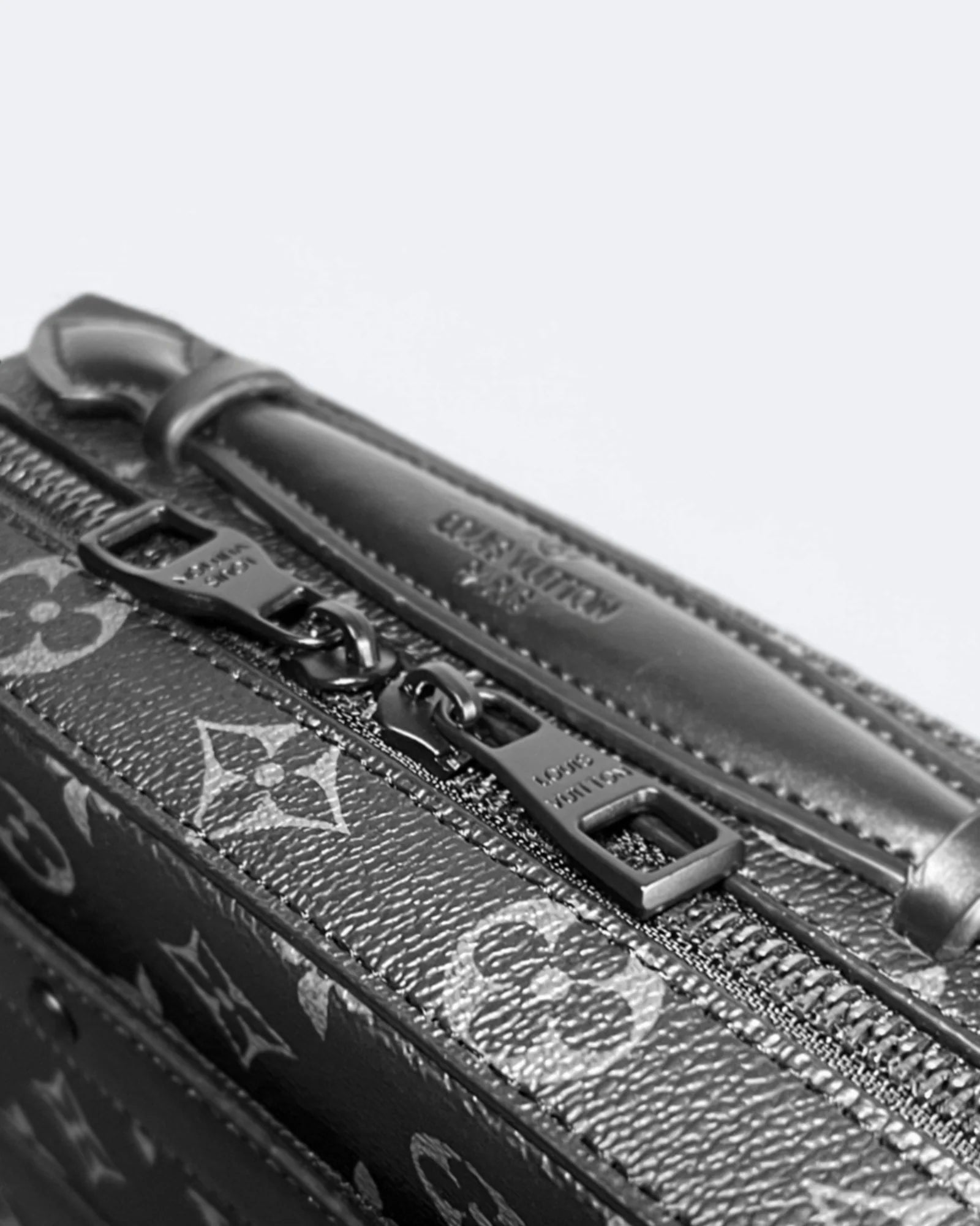 Louis Vuitton - LV kufříková kabelka - černá