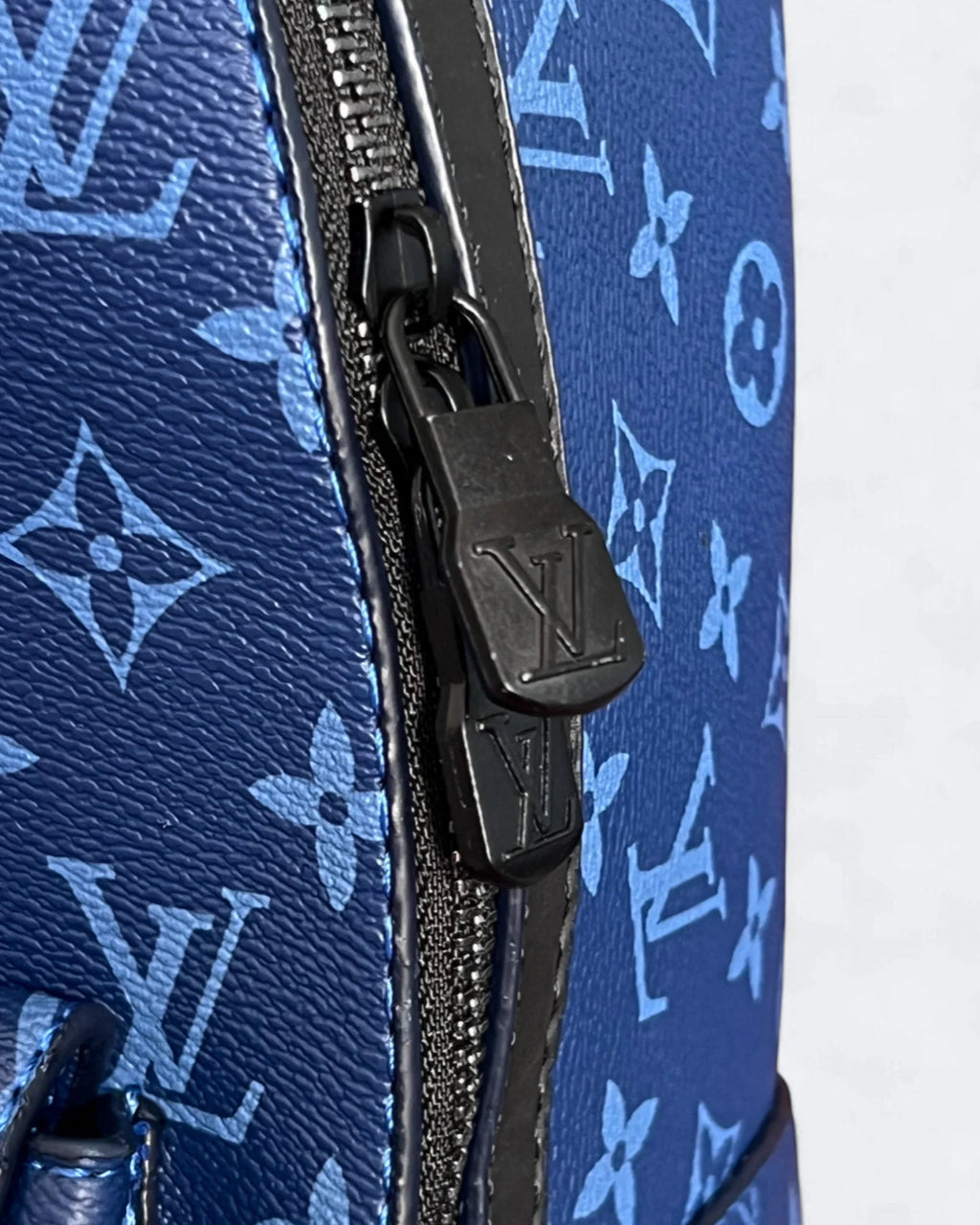 Louis Vuitton – Batoh LV Pattern Takeoff – modrý