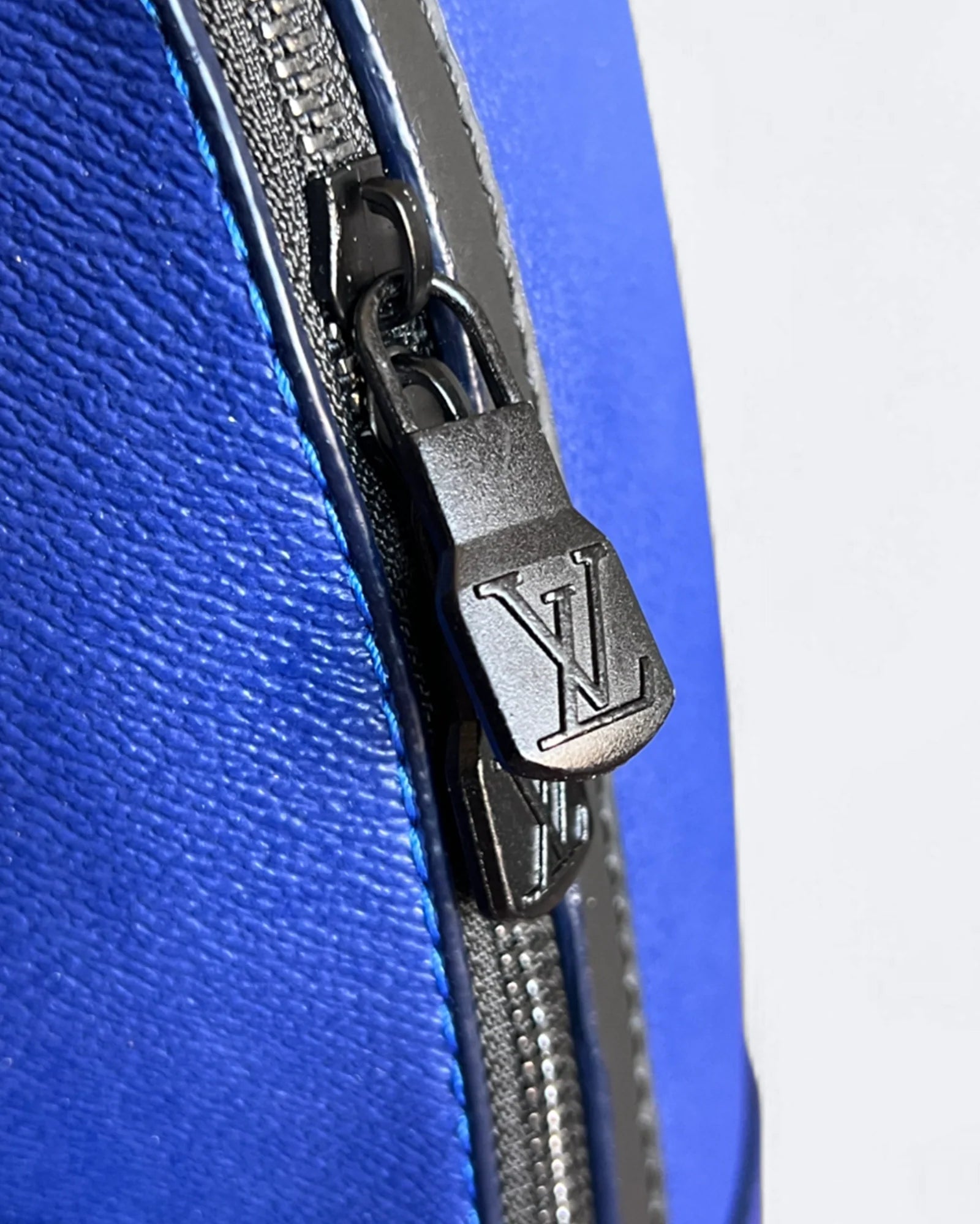 Louis Vuitton – Kožený batoh Takeoff – modrý