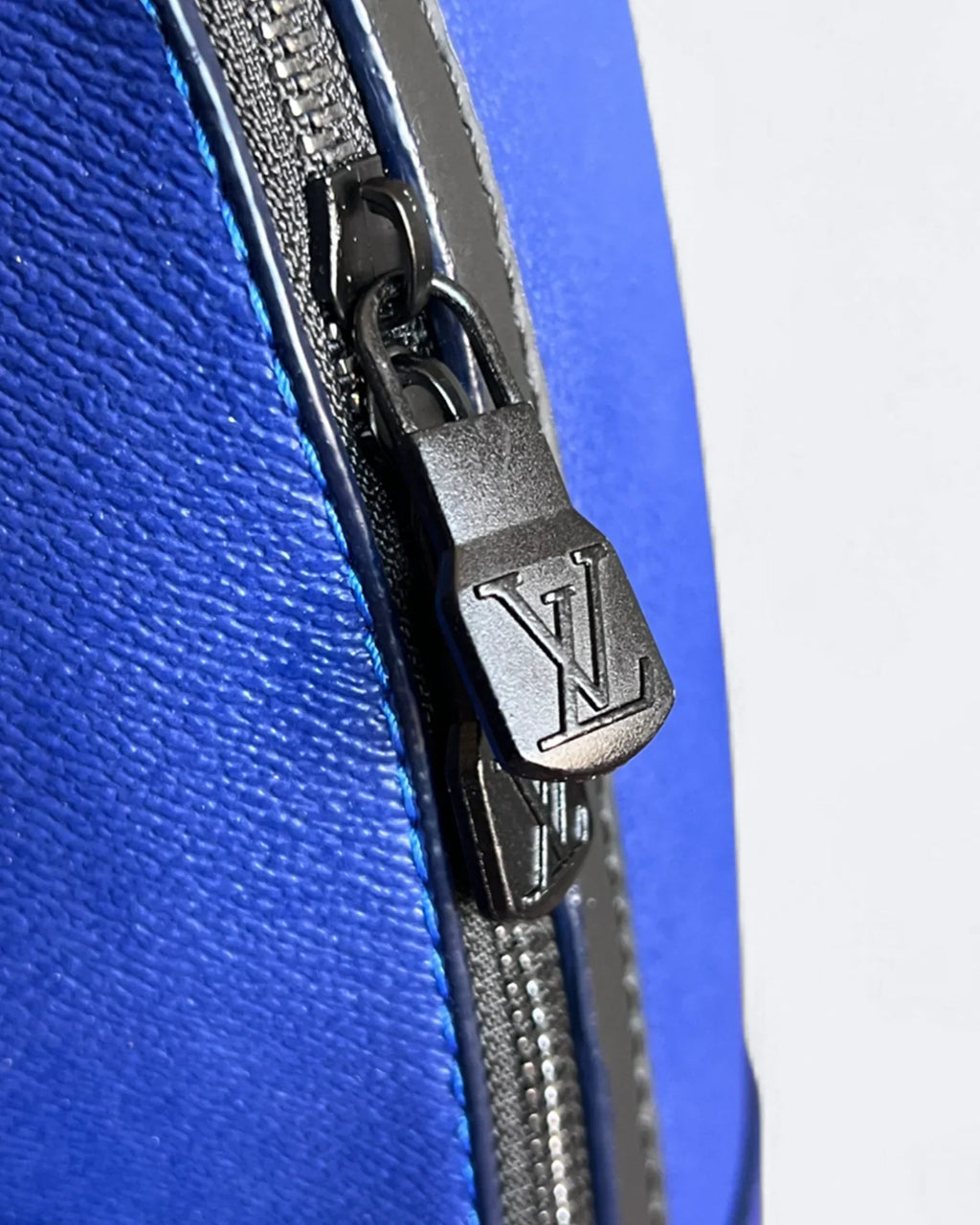 Louis Vuitton – Kožený batoh Takeoff – modrý
