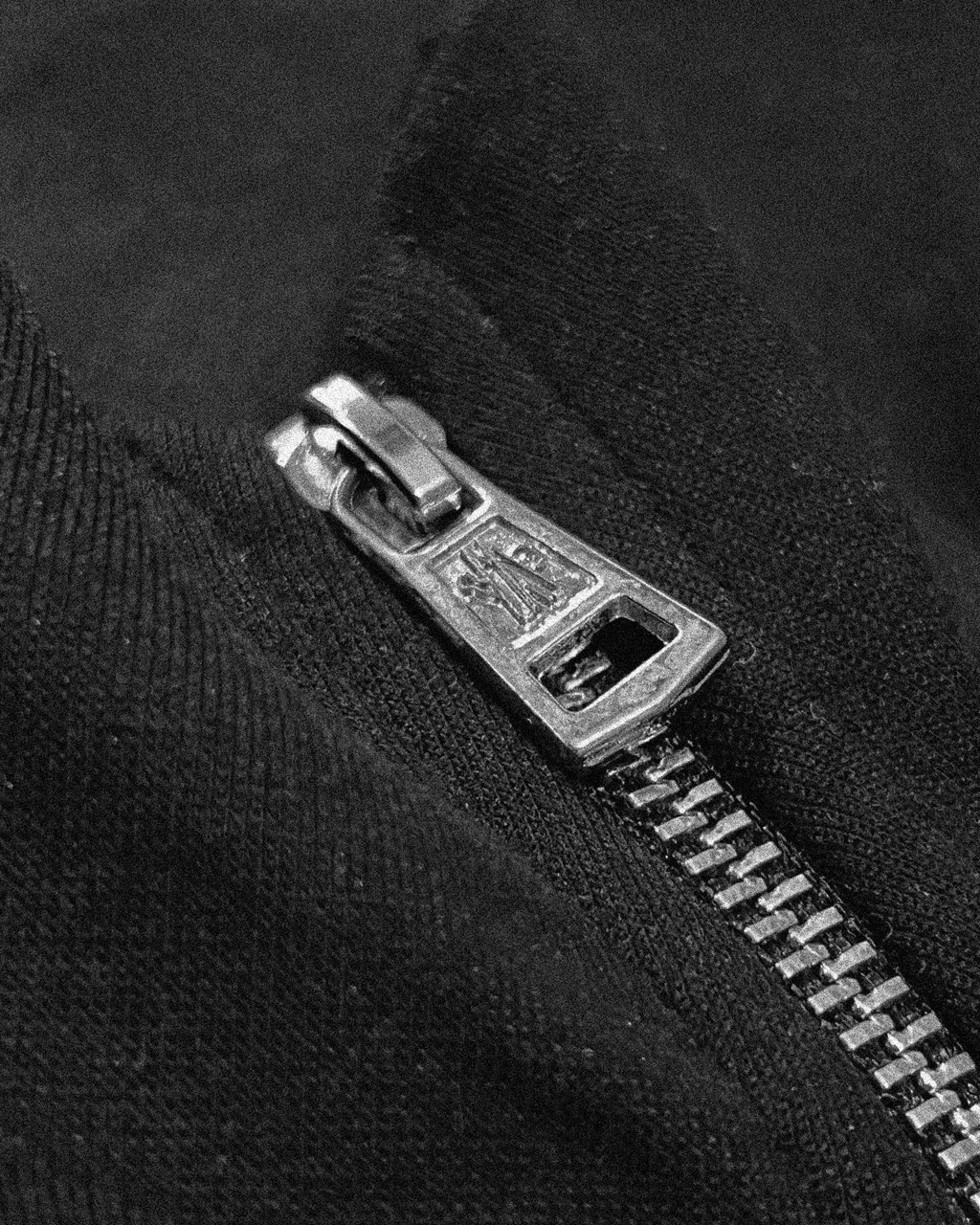 Moncler - Mikina s polovičním zipem s logem - Černá