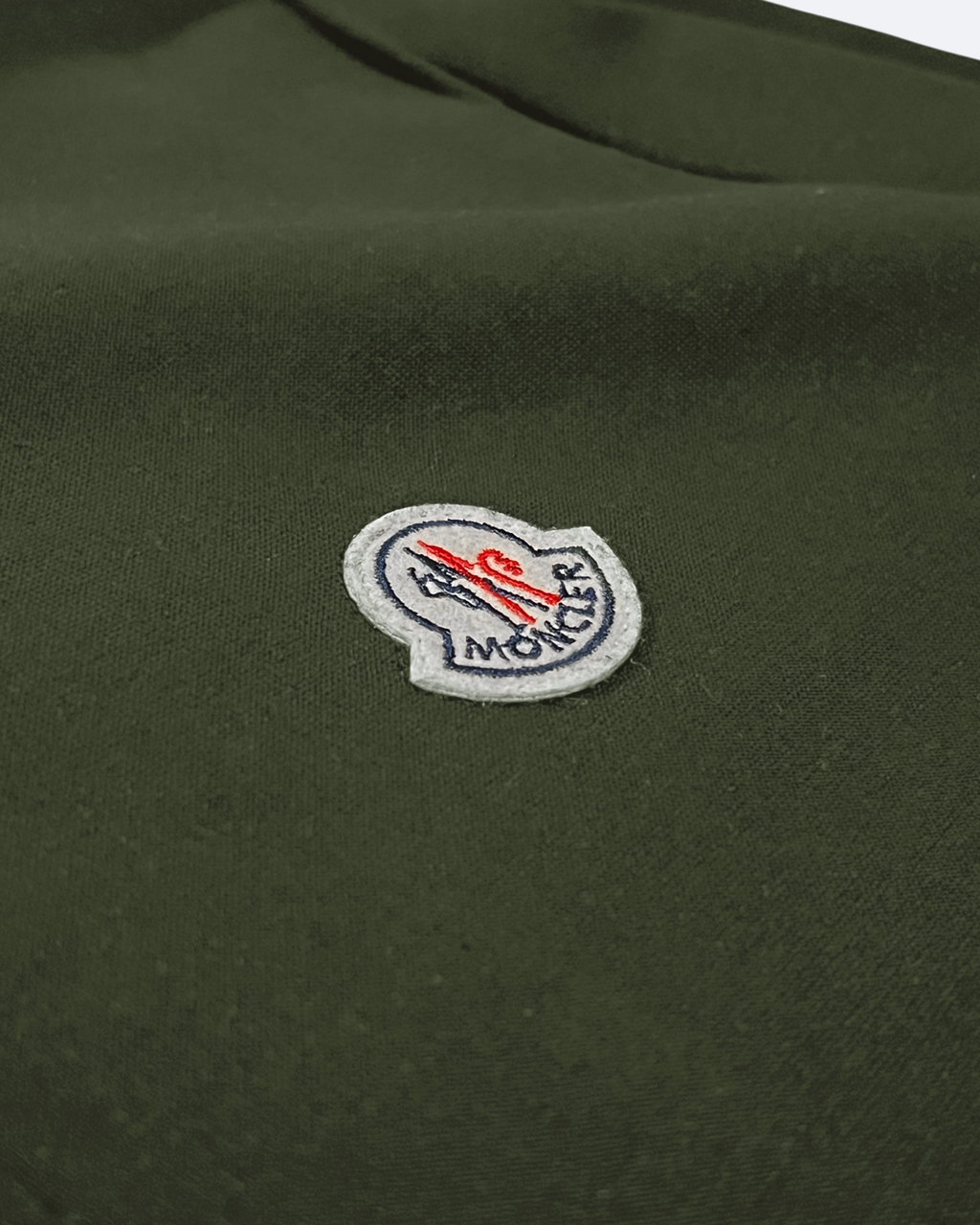 Moncler – mikina na půl zipu s logem – olivově zelená