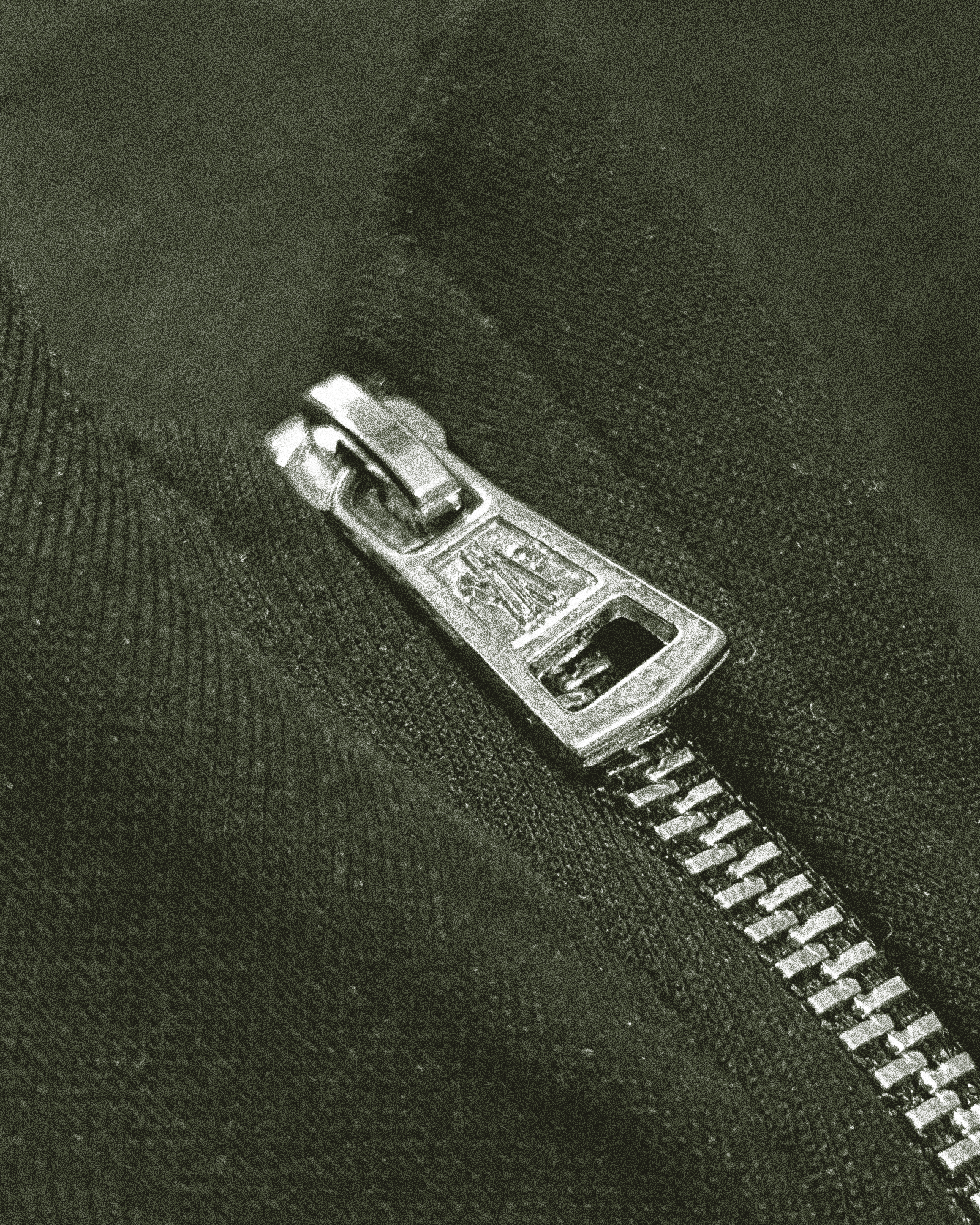 Moncler – mikina na půl zipu s logem – olivově zelená