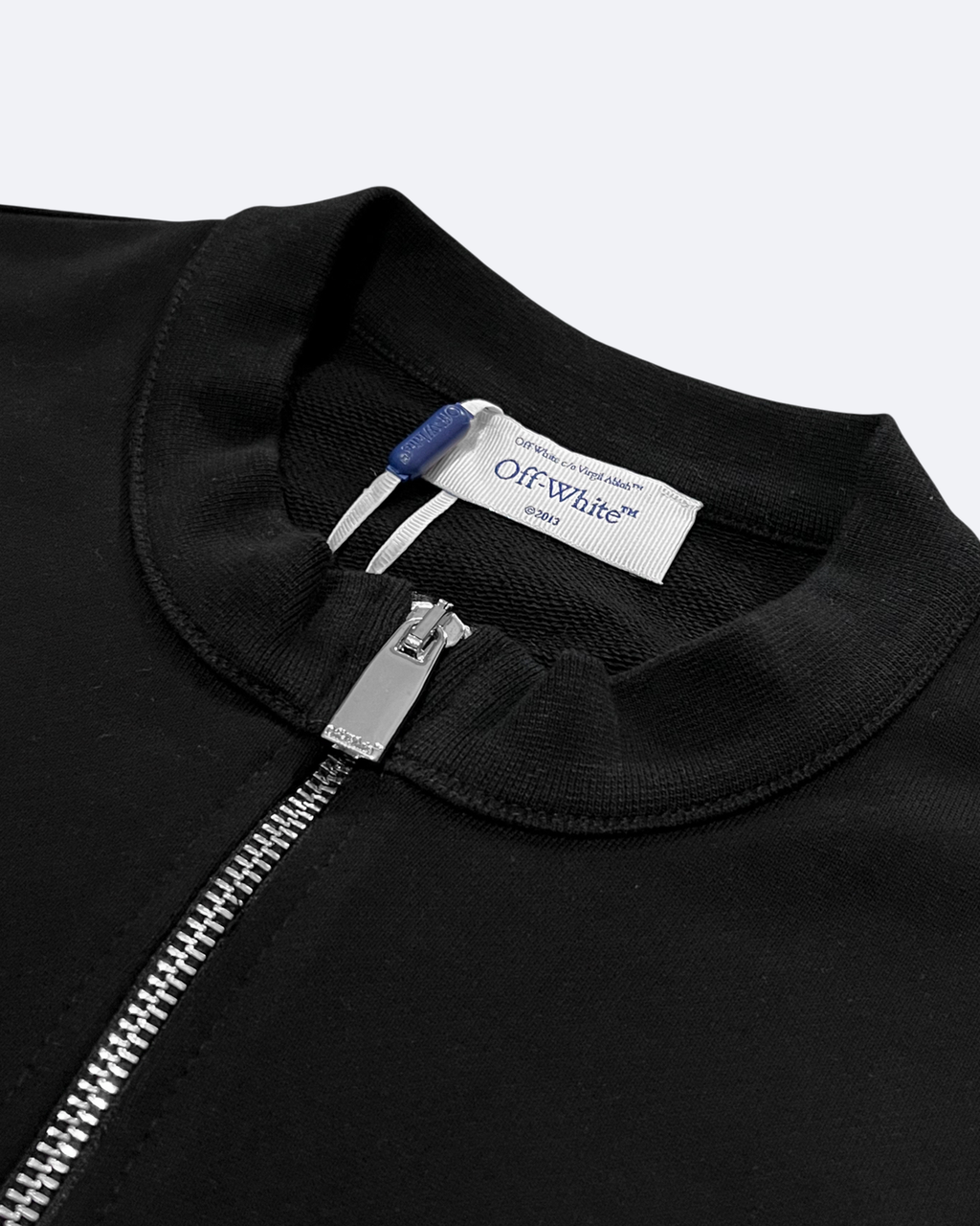 Off-White – Mikina na zip s grafikou stříbrné pásky – černá