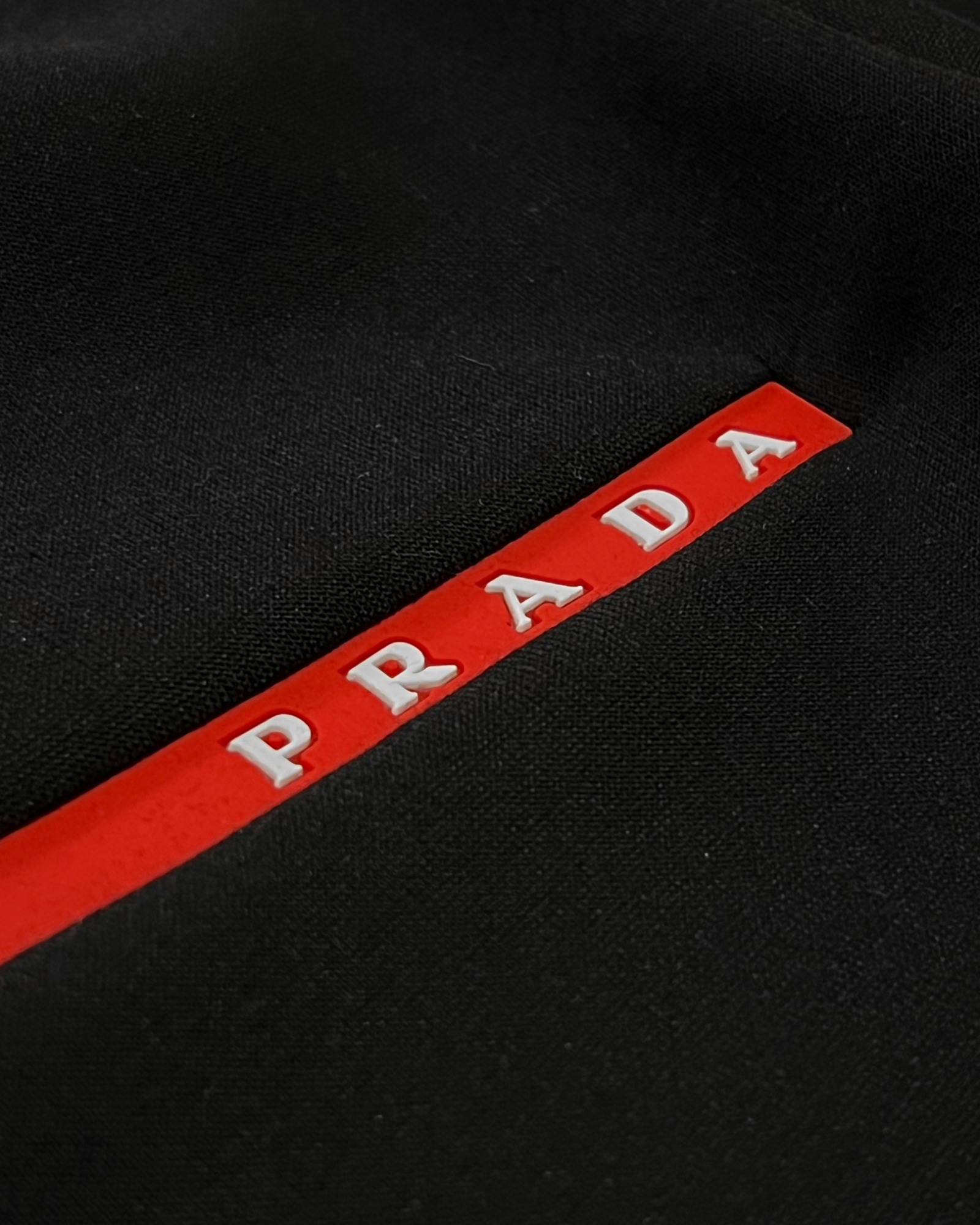 Prada - Mikina s červeným pruhem - černá