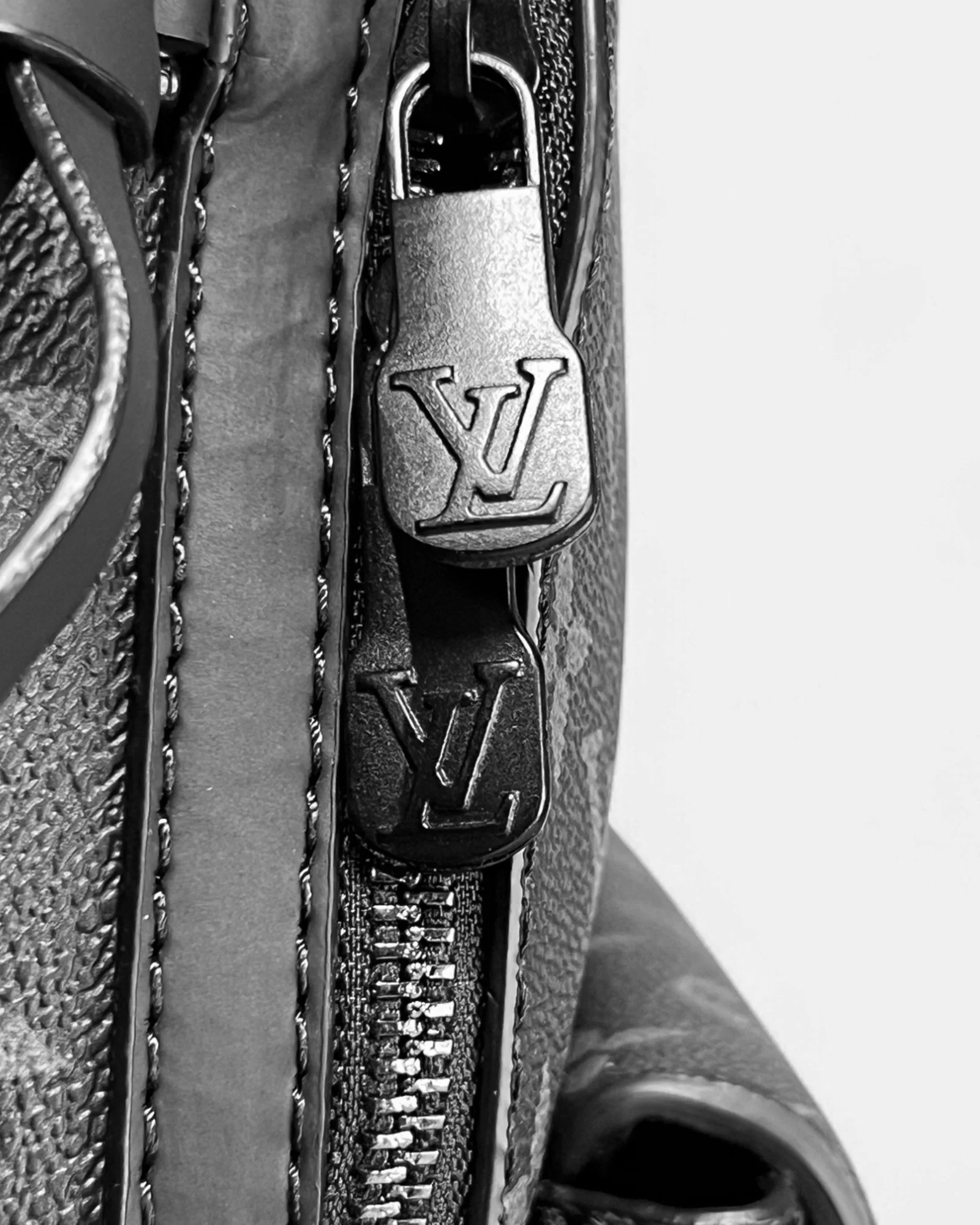 LVTN – batoh LV Pattern Takeoff – černá