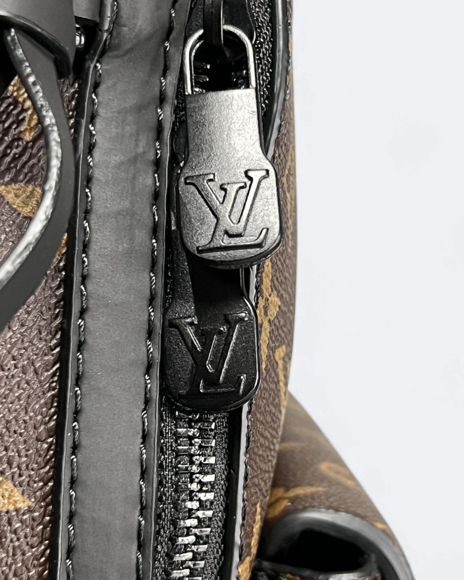 Louis Vuitton – batoh LV Pattern Takeoff – hnědý