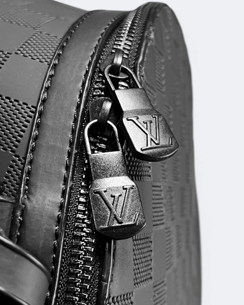 Louis Vuitton - Batoh Takeoff s vyraženým vzorem Damier - černý