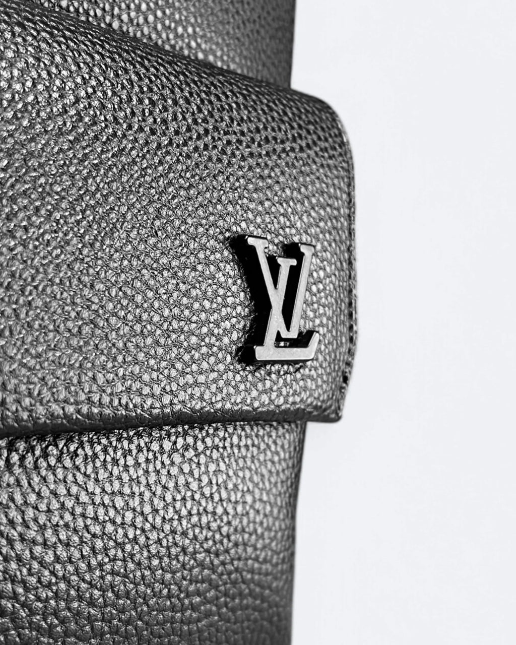 Louis Vuitton – Batoh Leather Takeoff – černý