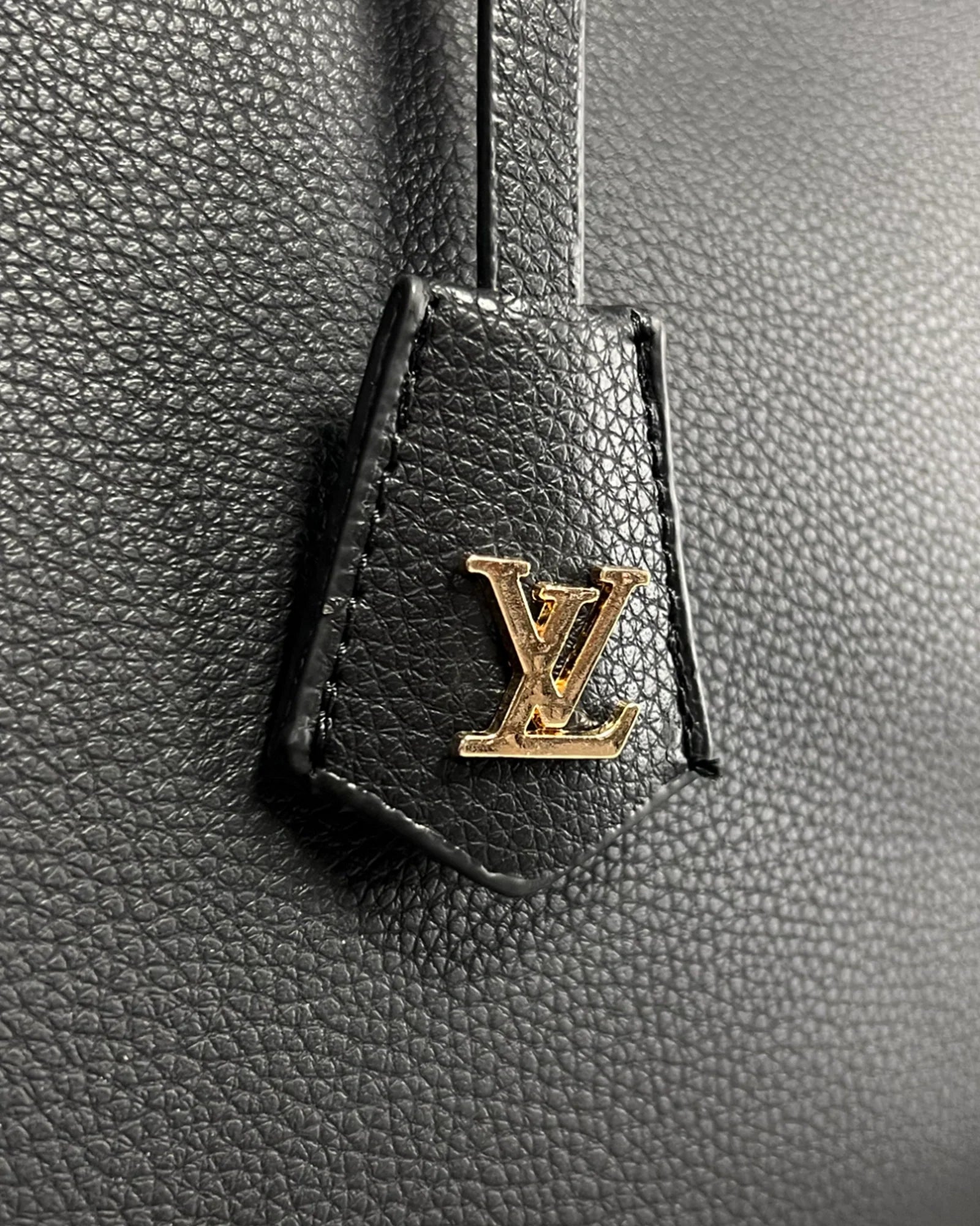 Louis Vuitton - kožená kabelka Vendome - černá