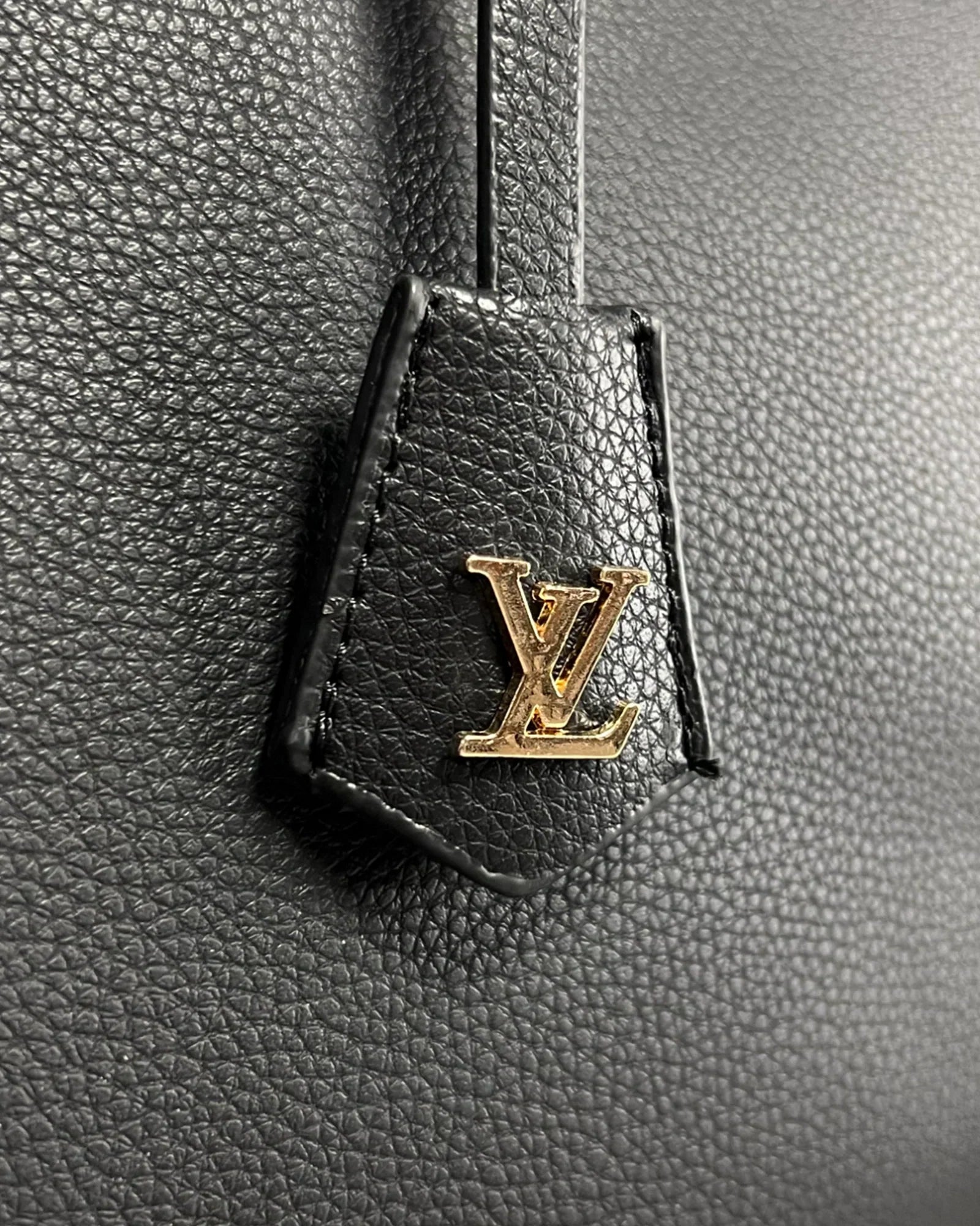 Louis Vuitton - kožená kabelka Vendome - černá