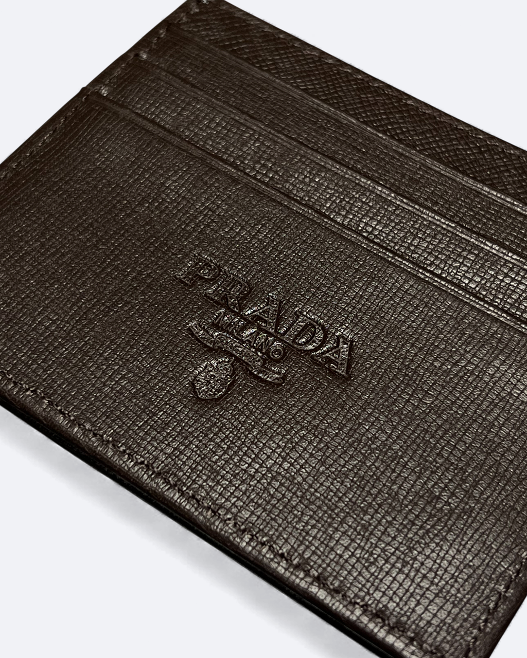 Prada – hnědý držák na karty s logem