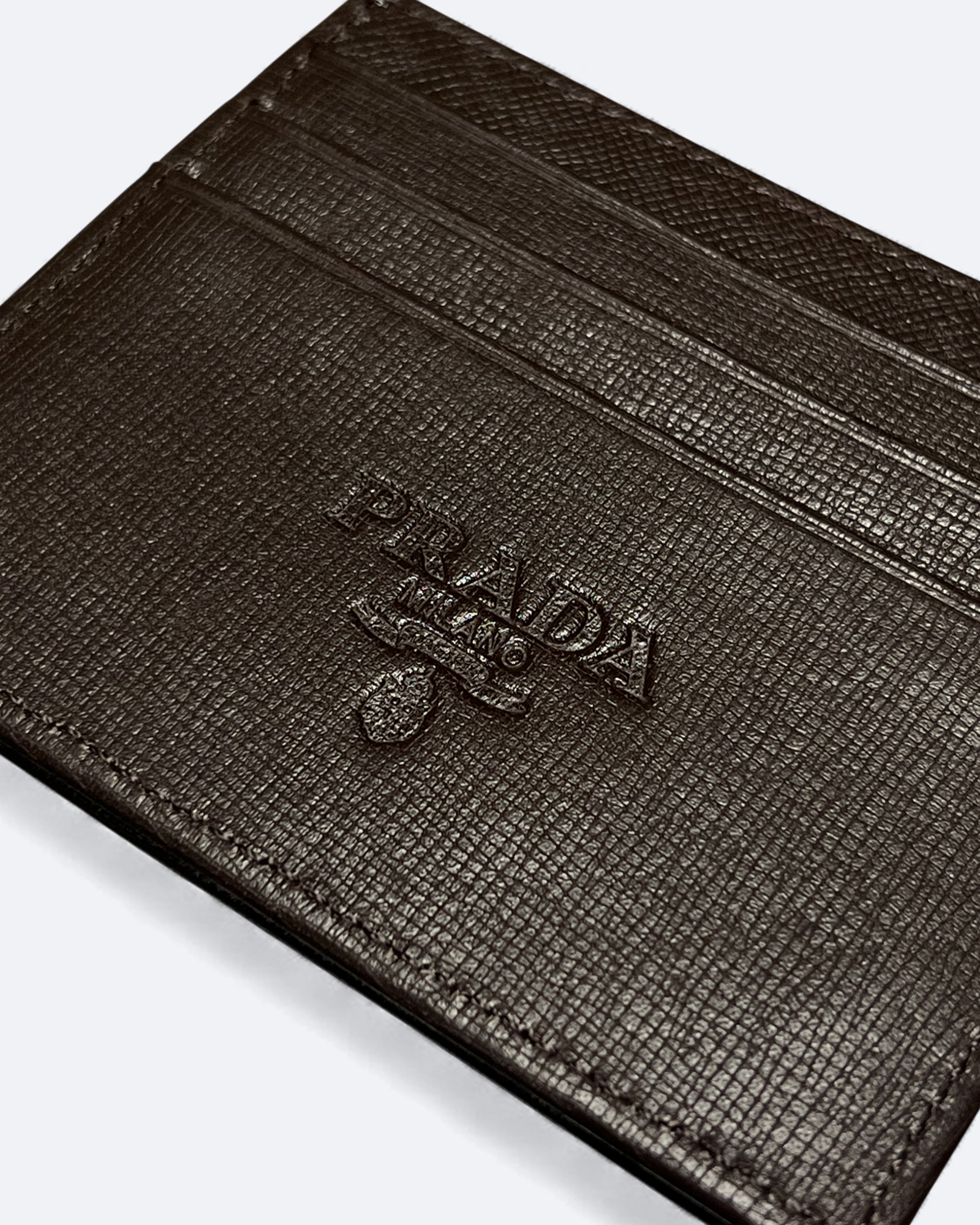 Prada – hnědý držák na karty s logem