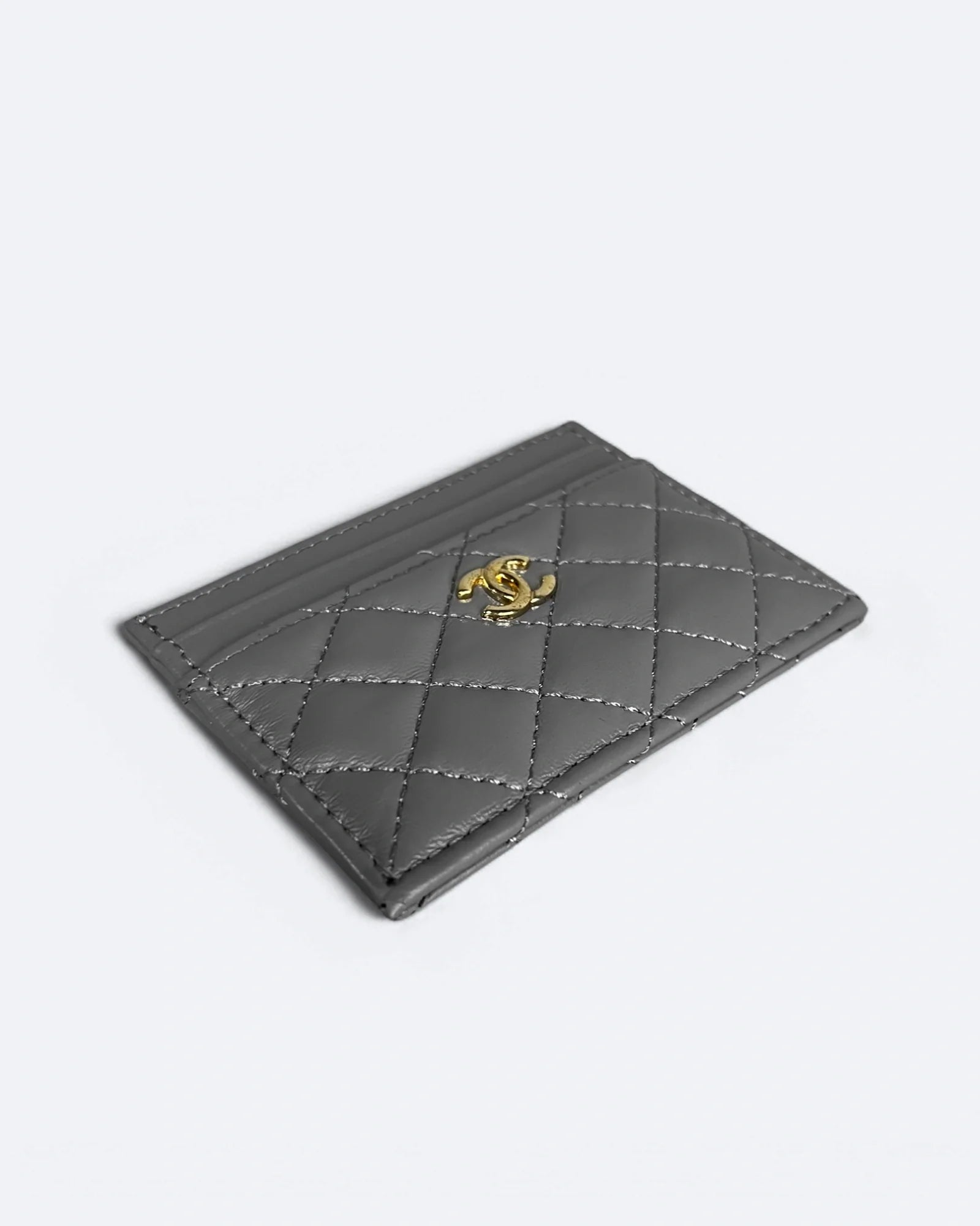 Chanel - Pufové pouzdro na karty - šedé