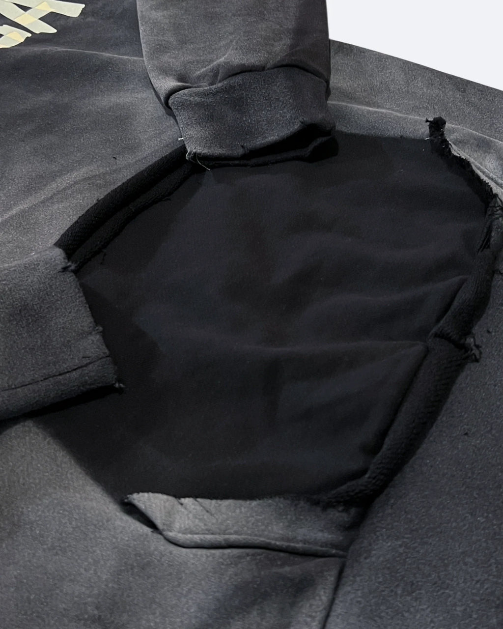 Balenciaga – mikina s kapucí a sepraným efektem Yellow Tape – Washed Black