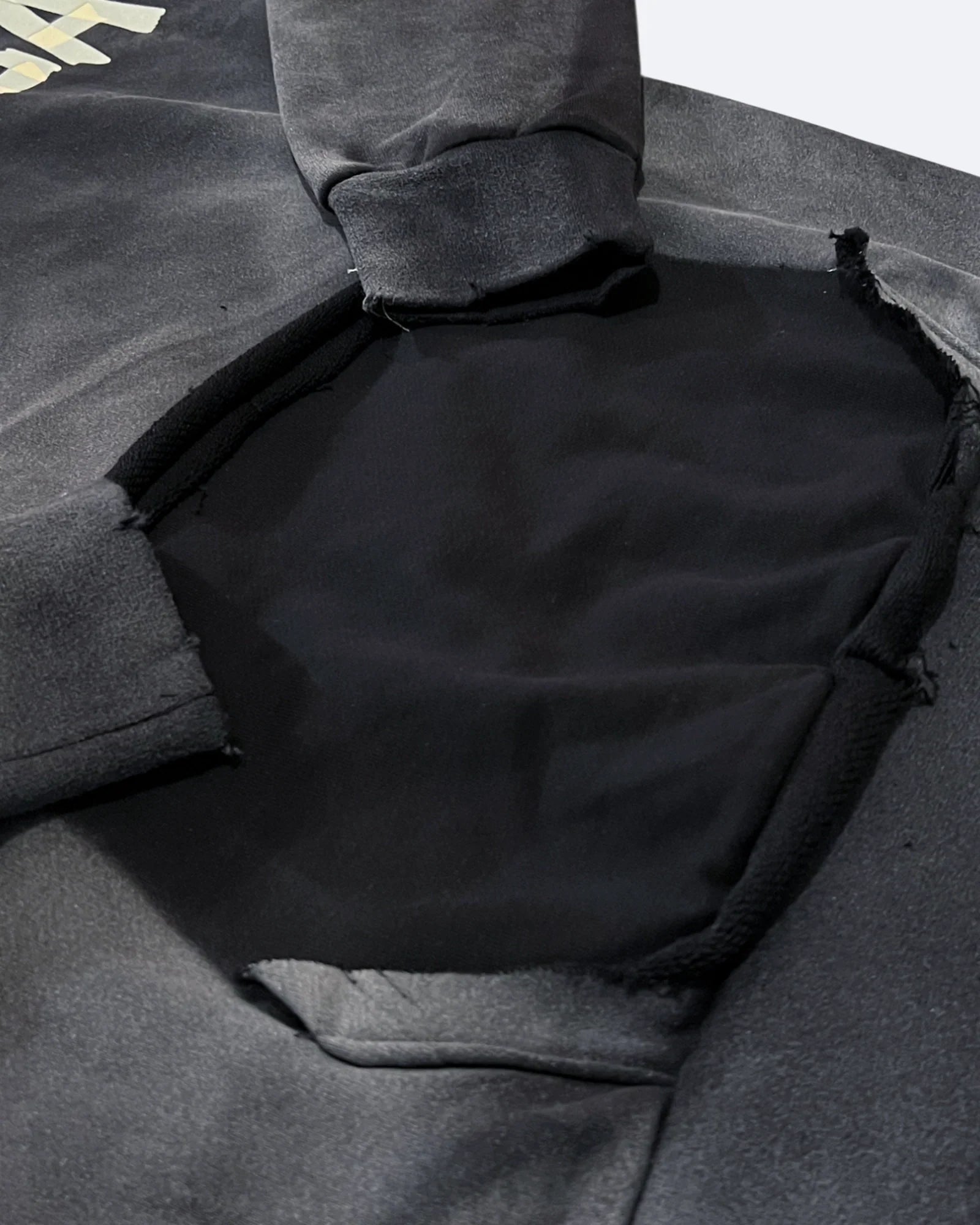 Balenciaga – mikina s kapucí a sepraným efektem Yellow Tape – Washed Black