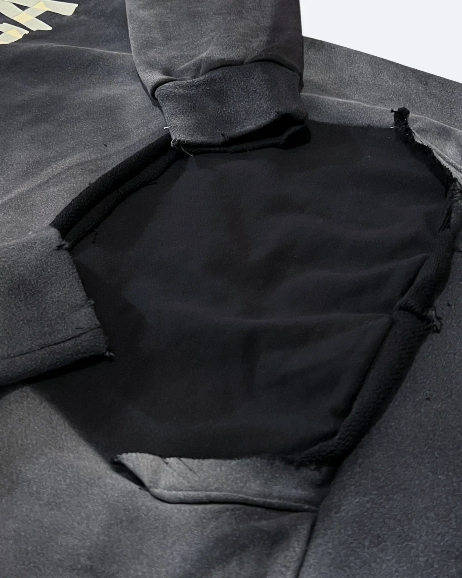 Balenciaga – mikina s kapucí a sepraným efektem Yellow Tape – Washed Black