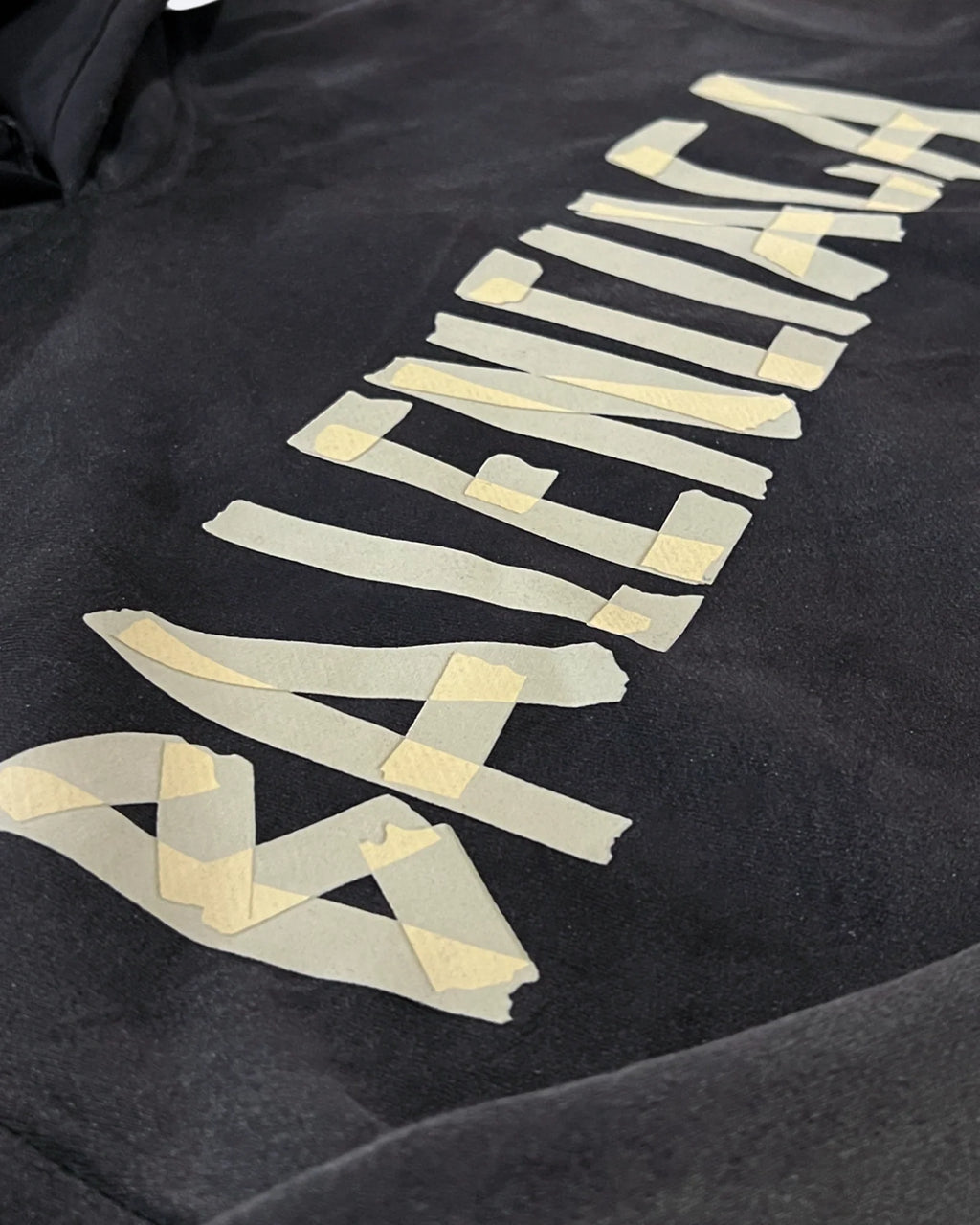 Balenciaga – mikina s kapucí a sepraným efektem Yellow Tape – Washed Black