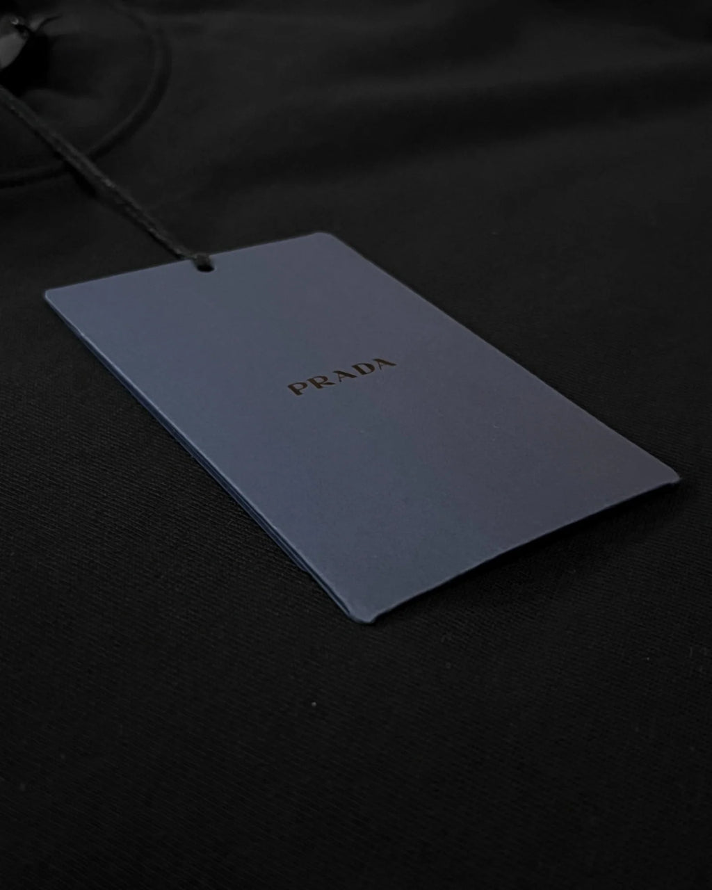 Prada – Mikina s kapsou na rukávu – černá
