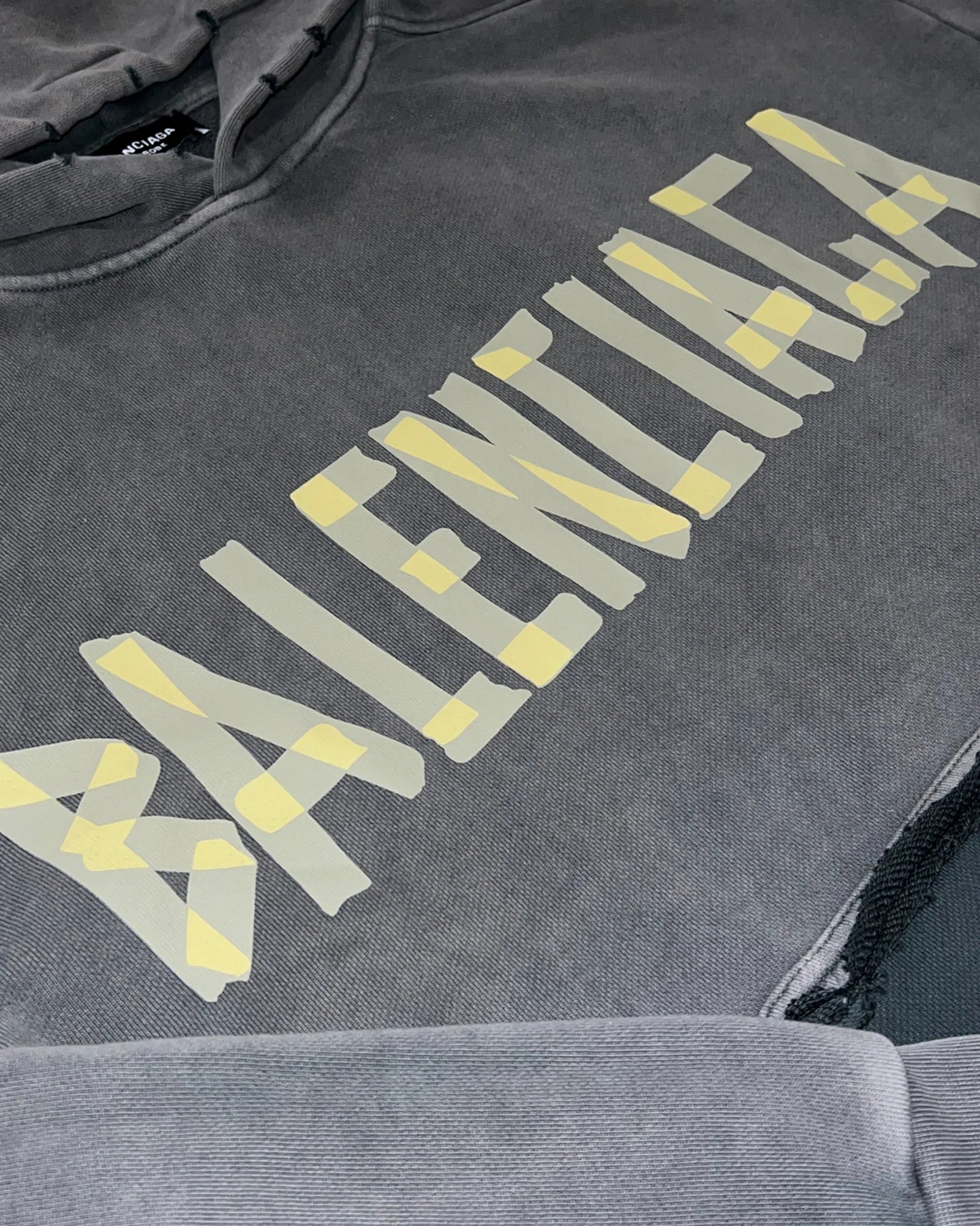 Balenciaga – Mikina s kapucí a sepraným efektem Yellow Tape – šedá
