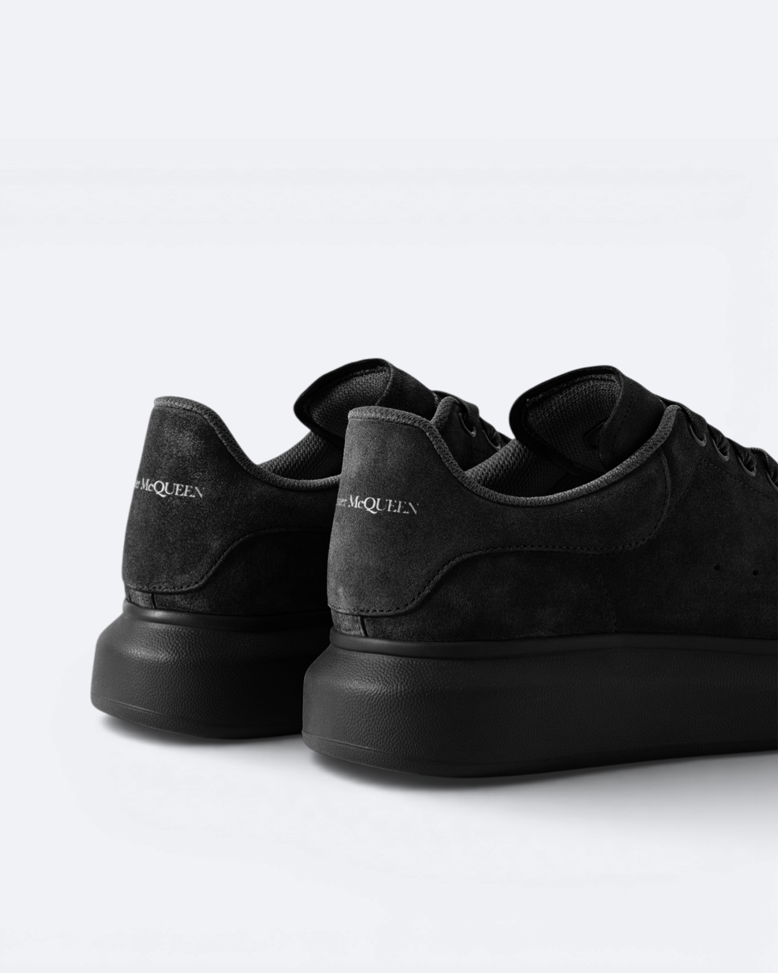 Alexander McQueen – Oversized tenisky – sametově černé