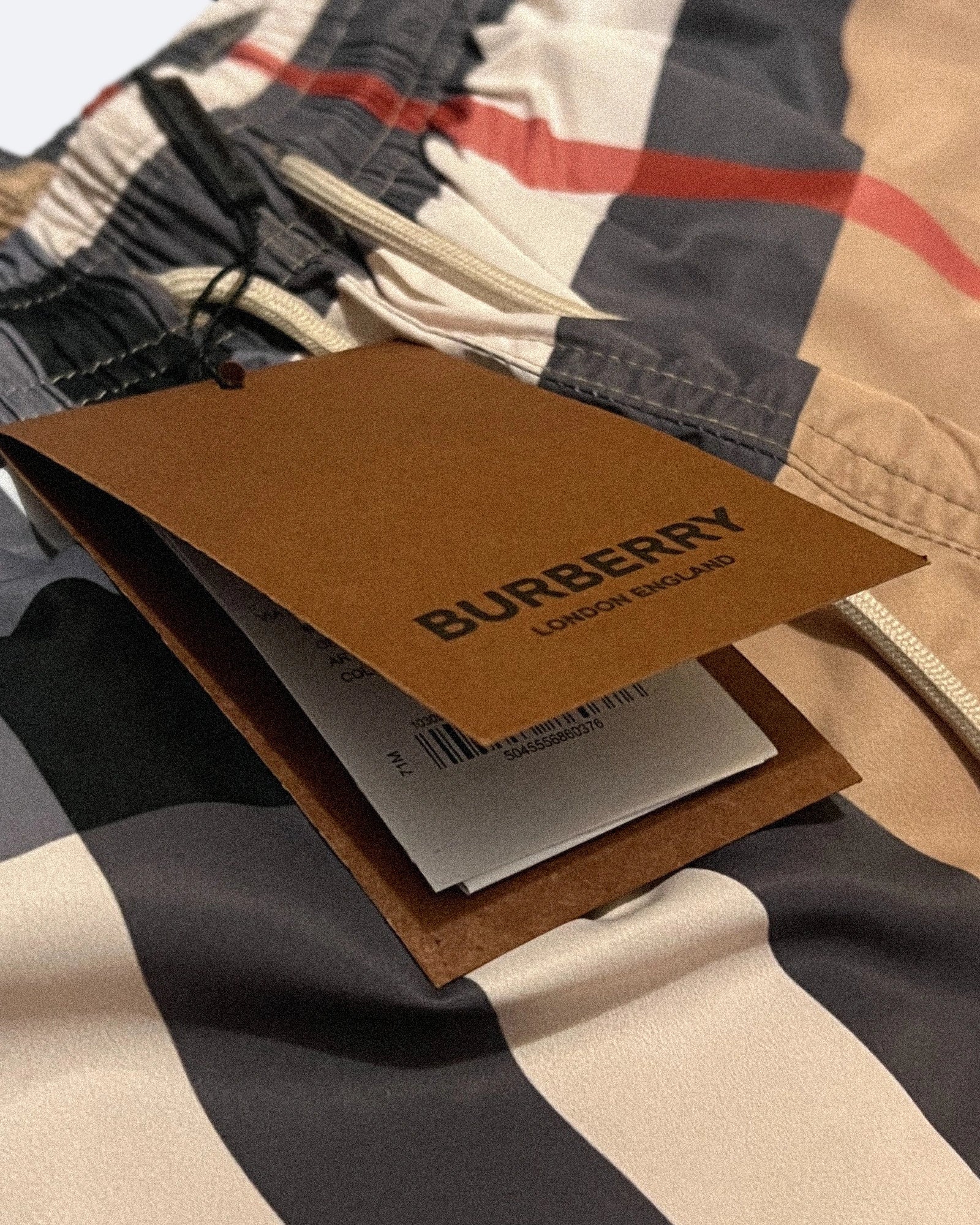 Burberry – Koupací šortky s kostkovaným vzorem – béžové
