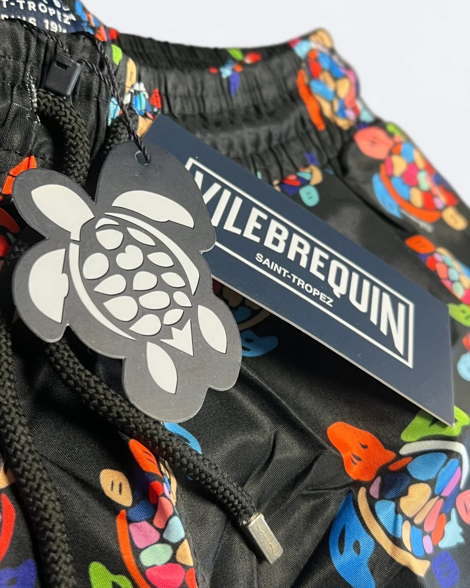 Vilebrequin – plavkové šortky Neon Turtles – černá
