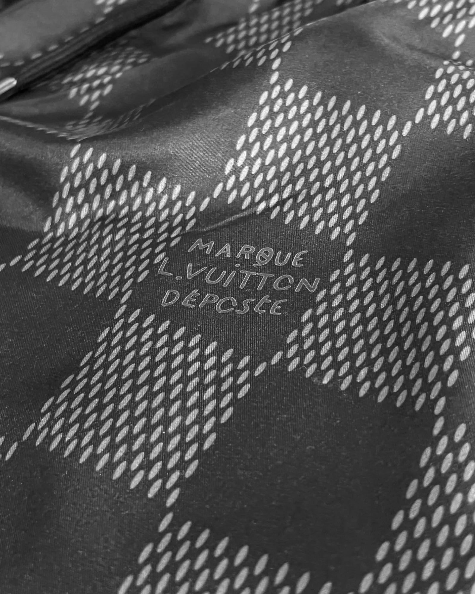 Louis Vuitton - plavkové šortky Marque Damier - černé