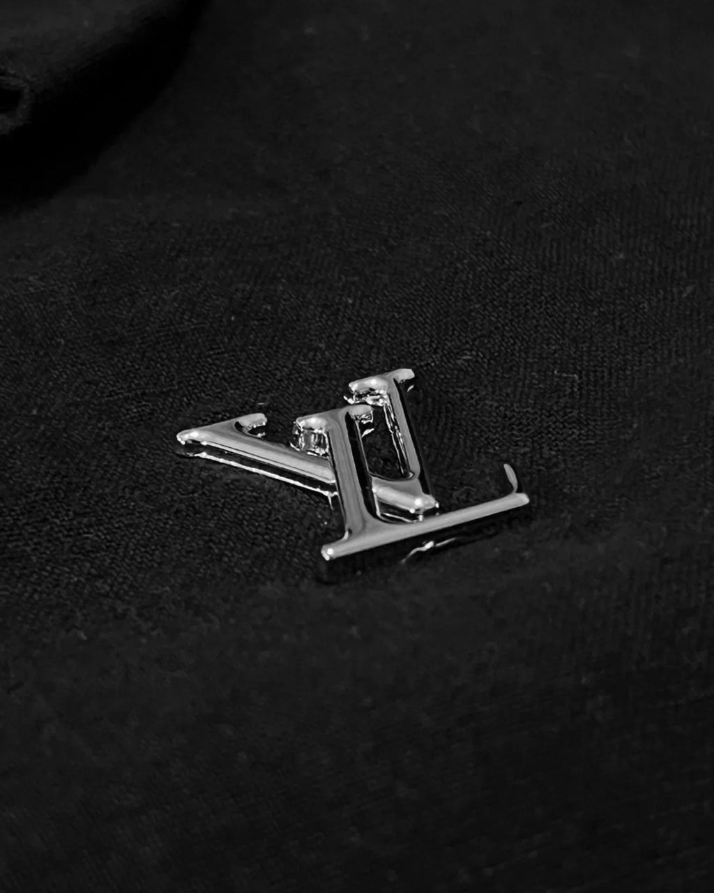Louis Vuitton - Kovová lněná košile LV - černá